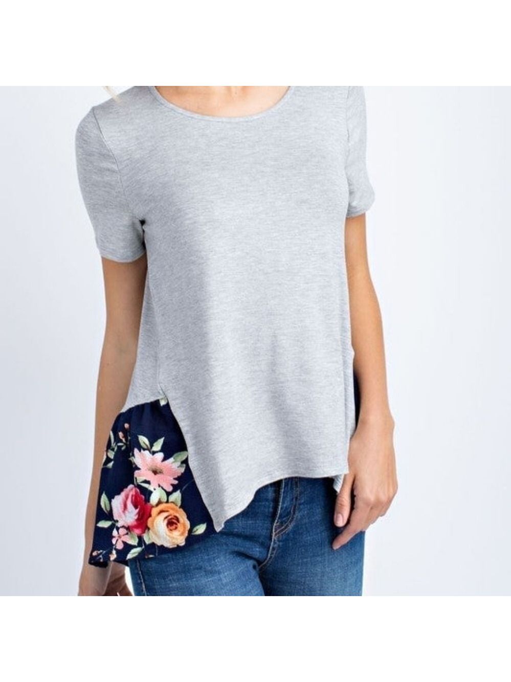 12 PM BY MON AMI Gray floral accent Short Sleeve Top Size Large NWT